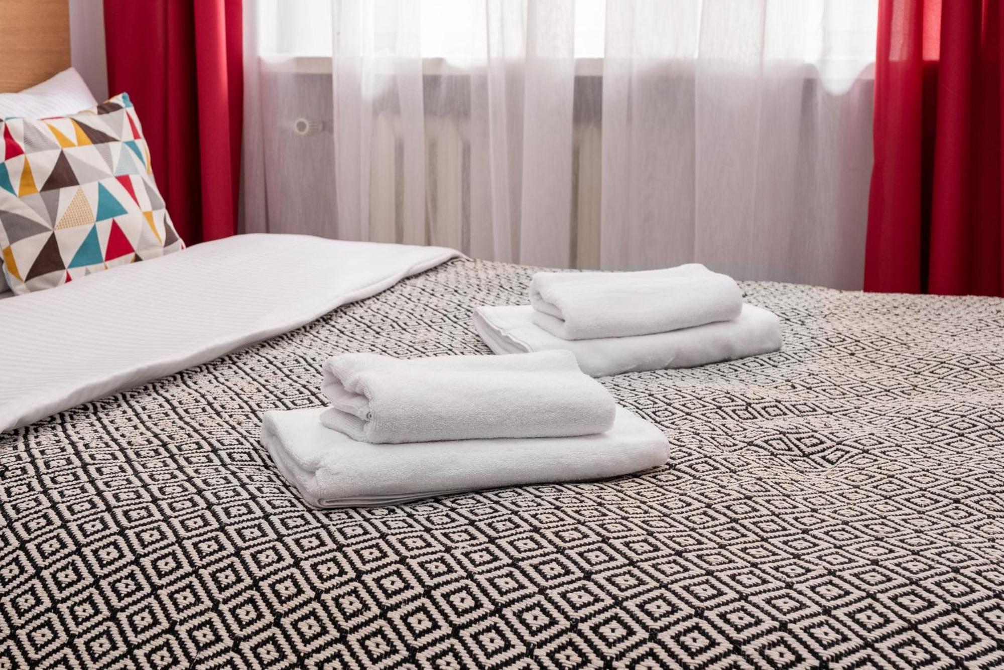 Apartamento Rondo Onz Red & Yellow Varsovia